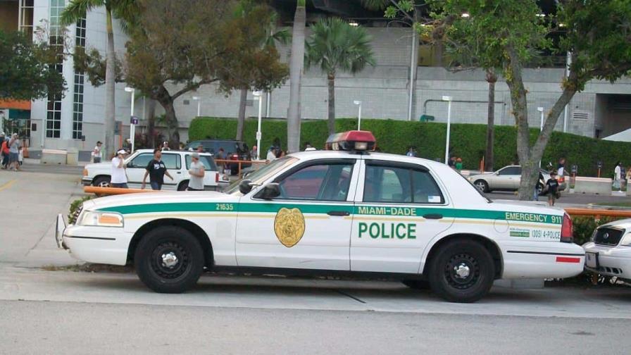 Exjefe de Policía de Miami despedido cursa una demanda por represalia
