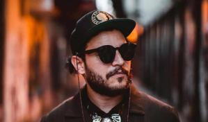 Riccie Oriach: el cantautor dominicano que trasciende en la música apegado a su cultura