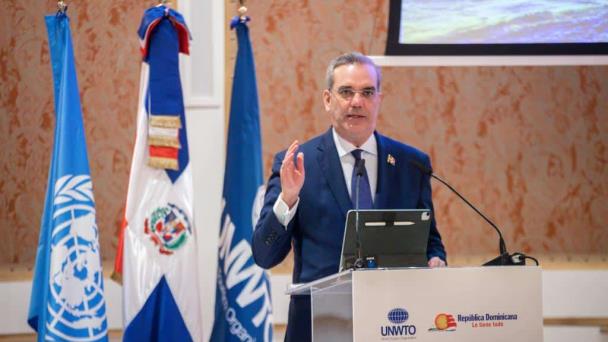 Abinader pide ayuda a España para mejorar formación de profesores dominicanos