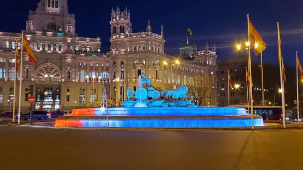 Banreservas auspicia iluminación de La Cibeles con los colores patrios dominicanos