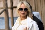 Pamela Anderson se divorcia por quinta vez tras un año de matrimonio Pamela Anderson se divorcia por quinta vez tras un año de matrimonio
