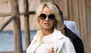 Pamela Anderson se divorcia por quinta vez tras un año de matrimonio