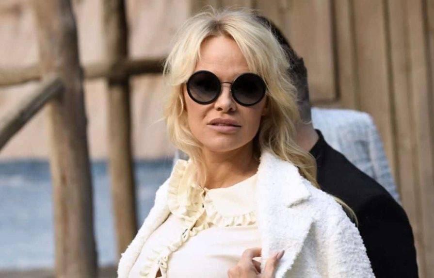 Pamela Anderson se divorcia por quinta vez tras un año de matrimonio