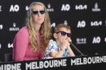 Apoyada por su hijo, Azarenka va a cuarta ronda en Australia Apoyada por su hijo, Azarenka va a cuarta ronda en Australia