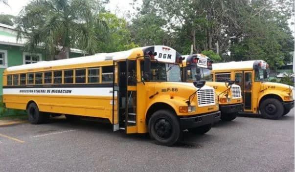 Denuncian autoridades dominicanas deportaron a 6 menores haitianos cuando iban al colegio
