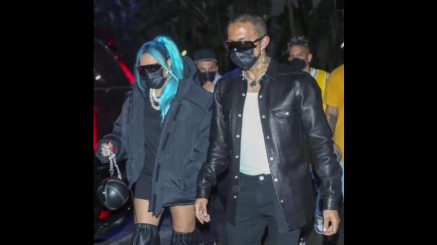 ¿Romance a la vista? Karol G se deja ver con misterioso hombre en una cita