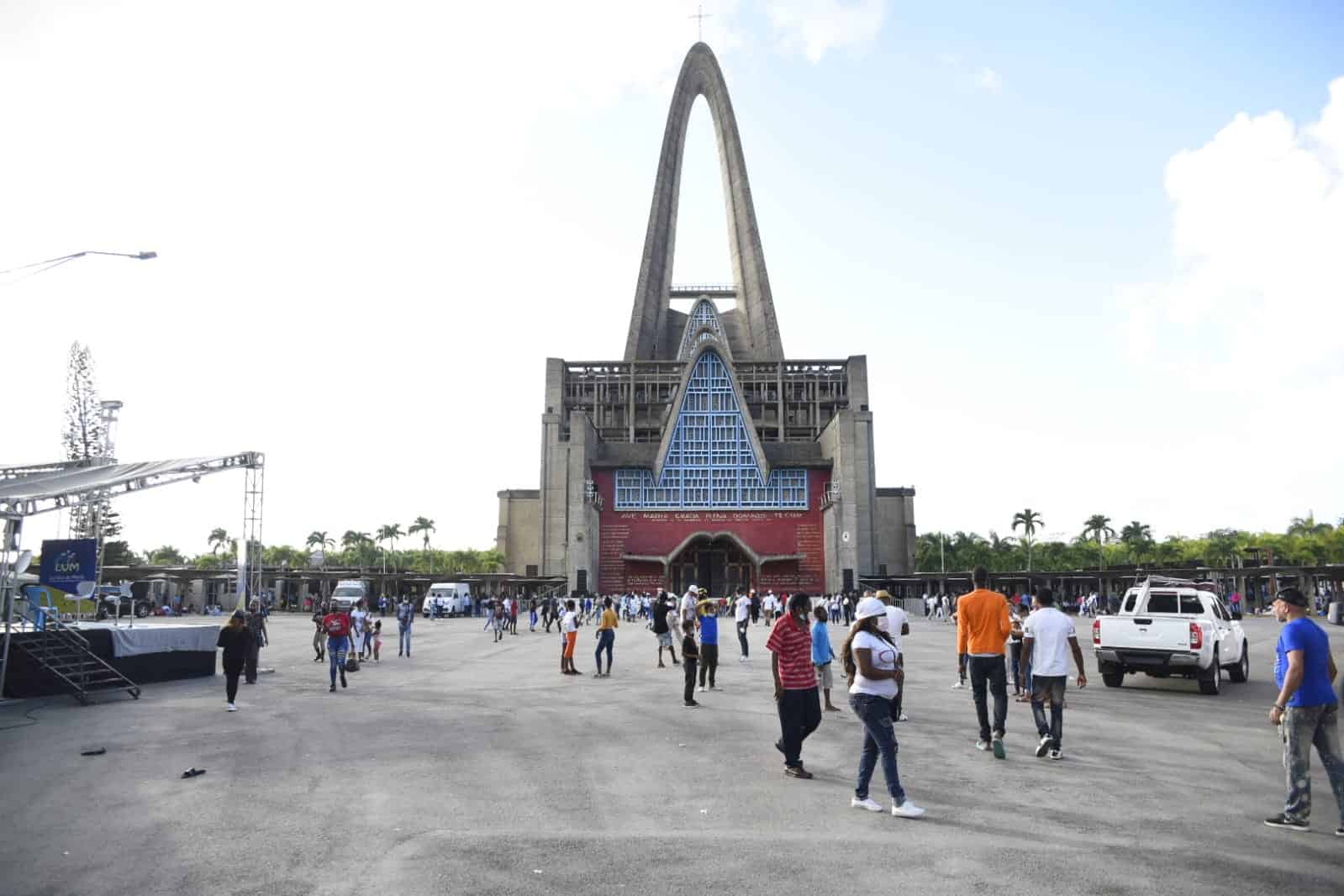 Fachada de la Basílica de Higüey