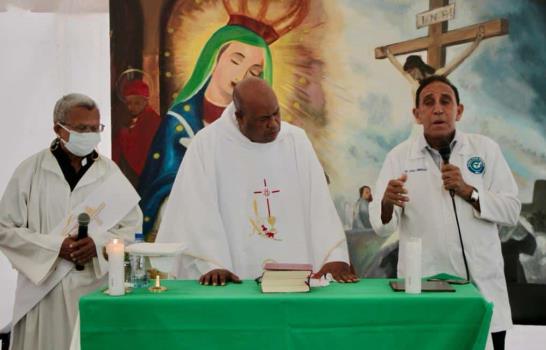 Cruz Jiminián celebra misa en homenaje a la Virgen de la Altagracia