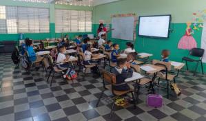 Maestros de educación pública vuelven hoy a las aulas, tras dos semanas ausentes