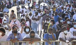 Devotos de la Virgen de la Altagracia acuden en masa a la basílica de Higüey