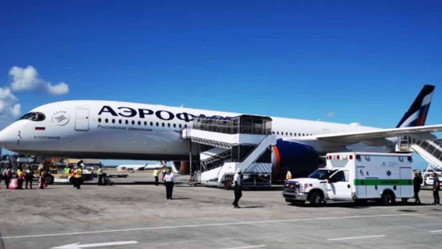 Mujer da a luz a bebé en avión que viajaba de Rusia a Punta Cana