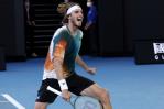 Tsitsipas se mete en cuarta ronda de Australia; cede un set ante Paire