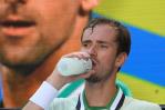 Medvedev se gana a afición en Australia, avanza a 2da semana Medvedev se gana a afición en Australia, avanza a 2da semana