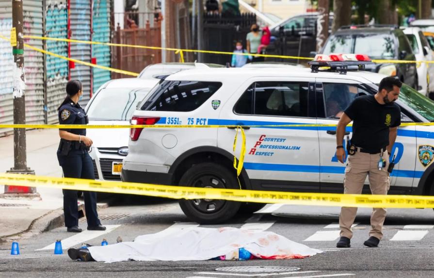 Alcalde de Nueva York pide se frene el flujo de armas tras serie de tiroteos