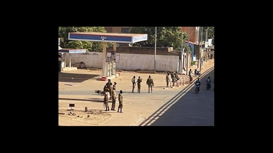Reportan fuertes disparos en base militar de Burkina Faso Reportan fuertes disparos en base militar de Burkina Faso