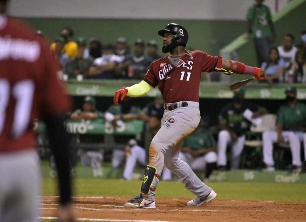 Marcell Ozuna despachó largo cuadrangular de tres carreras en el tercero para dar ventaja 3-0 a los Gigantes del Cibao.