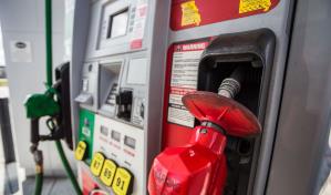 Precio de la gasolina sube 1 centavo en EEUU