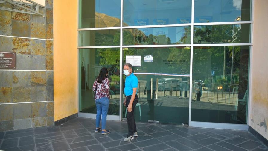 Pocos centros de toma de muestra COVID-19 operaron en este lunes feriado