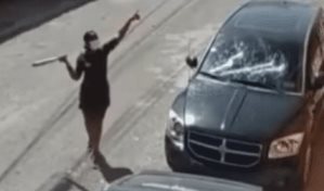 Dictan garant&iacute;a econ&oacute;mica de RD$30,000 a mujer que destruy&oacute; a batazos veh&iacute;culo de expareja en SDE