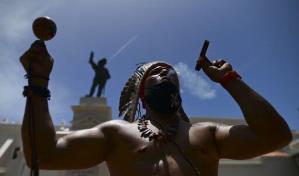 Derriban estatua de Ponce de León antes de visita del rey Felipe VI a Puerto Rico