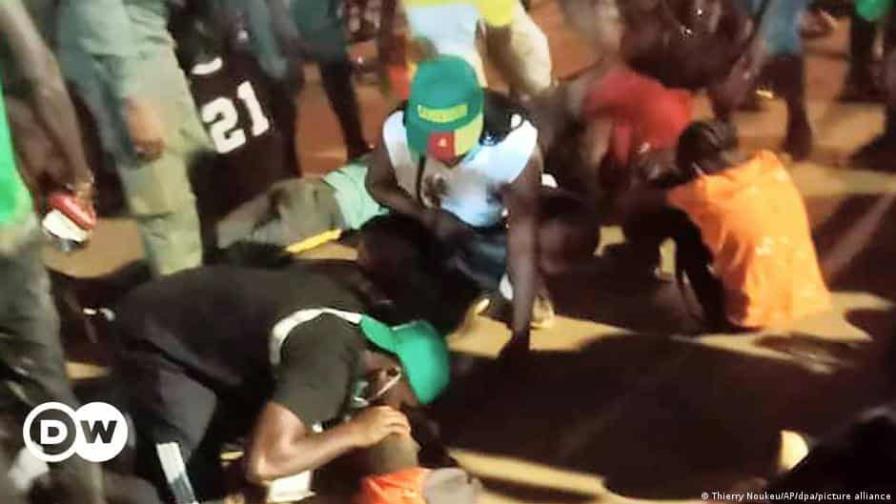 Van ocho muertos por estampida en estadio de Camerún