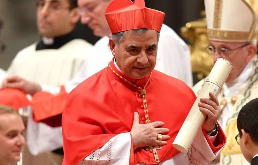Vaticano unifica el juicio al excardenal Angelo Becciu y lo pospone a febrero