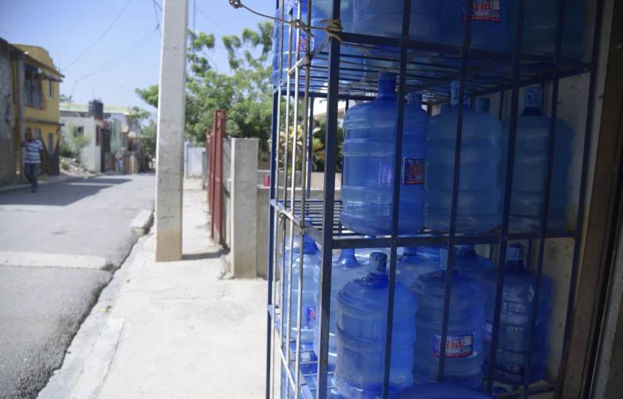 Contemplan aumentar precio del botellón de agua en el Cibao