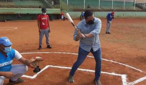 Viejas Glorias abren torneo 42; reconocen a ex secretario de Deportes
