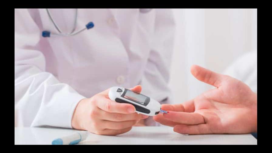 Cenar menos de 2 horas antes de dormir aumenta un 50 % el riesgo de diabetes