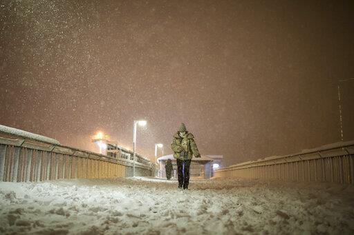 La nieve deja a miles varados en Estambul y Atenas