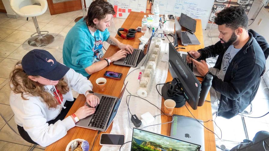 Desarrolladores se congregan en la Miami Hack Week para “construir el futuro” Desarrolladores se congregan en la Miami Hack Week para “construir el futuro”