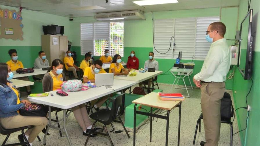 Ministro de Educación felicita a los docentes en su día Ministro de Educación felicita a los docentes en su día