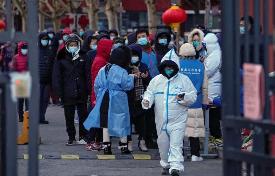 Tests de COVID-19 prueban paciencia de residentes en Beijing