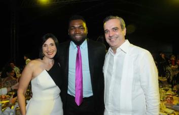 Abinader felicita a David Ortiz: Eres un gran orgullo dominicano