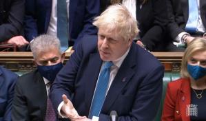 Johnson rechaza dimitir y esquiva preguntas sobre fiestas en Downing Street