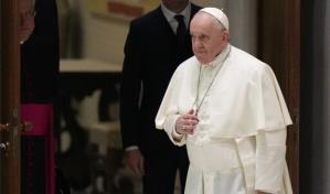 Papa Francisco sufre inflamaci&oacute;n de rodilla que limita sus movimientos