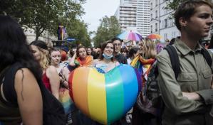 Prohíben en Francia la terapia de conversión LGBTQ
