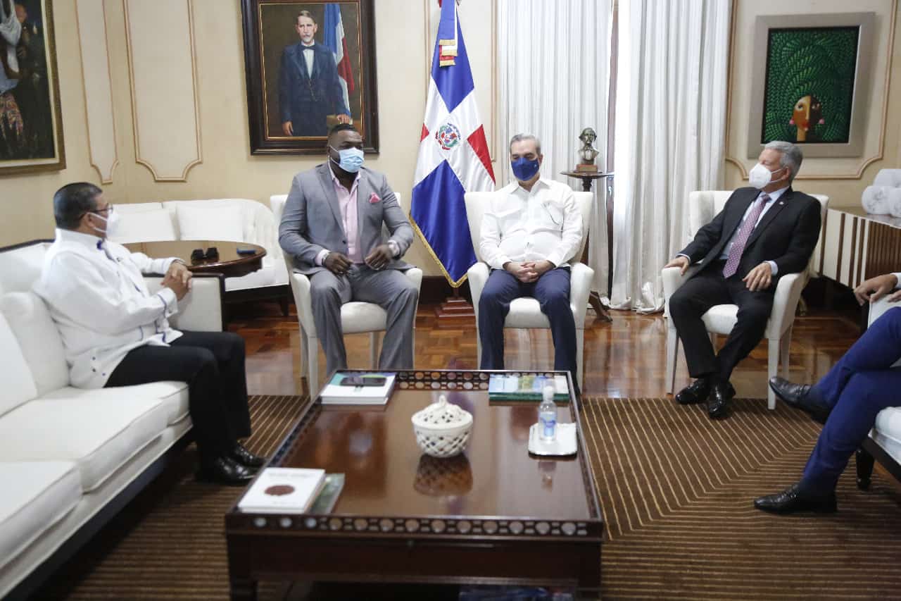 David Ortiz junto al gobernante en el Palacio Nacional 