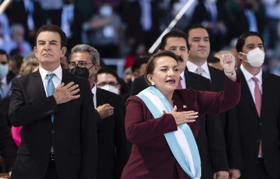 Xiomara Castro asume presidencia de una Honduras pobre, migrante pero optimista