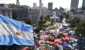 Crece incertidumbre en Argentina por pago de deuda al FMI