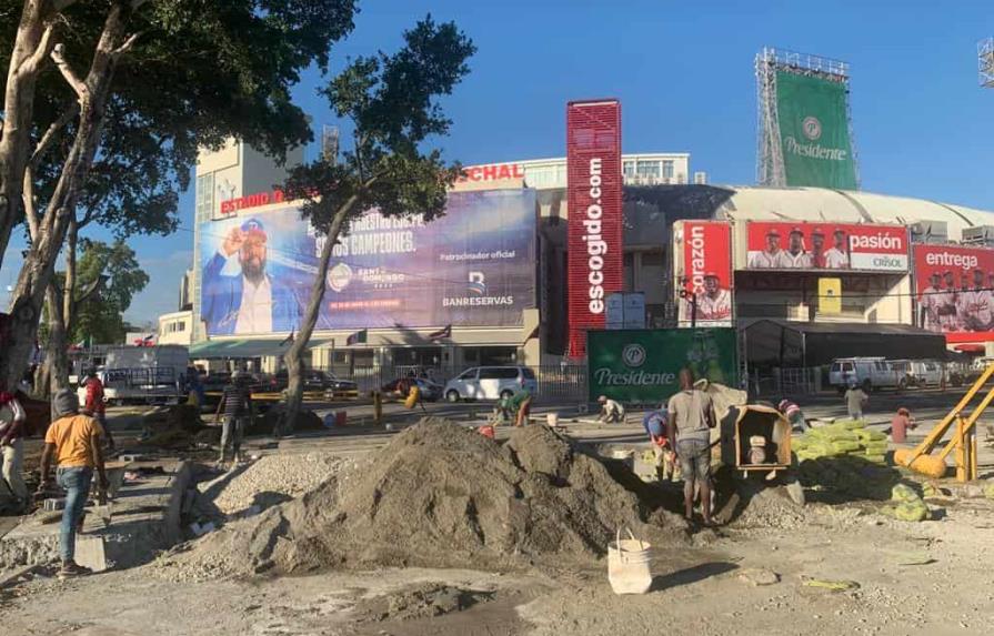 Siguen los trabajos en el Estadio Quisqueya a menos de 15 horas para dar inicio a la Serie del Caribe