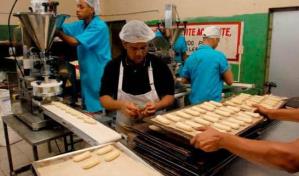 Poder Ejecutivo ordena a instituciones p&uacute;blicas adquirir bienes producidos en RD por las mipymes