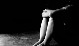 Una joven es humillada en público en la India después de ser violada en grupo