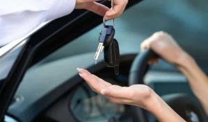 El valet parking chocó a una persona con mi vehículo, ¿quién paga los daños?