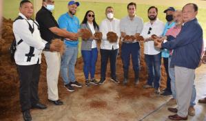 Feda da apertura a planta procesadora de sustrato de coco en Nagua