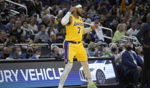 Carmelo Anthony se encara con fans por comentarios con connotaciones racistas