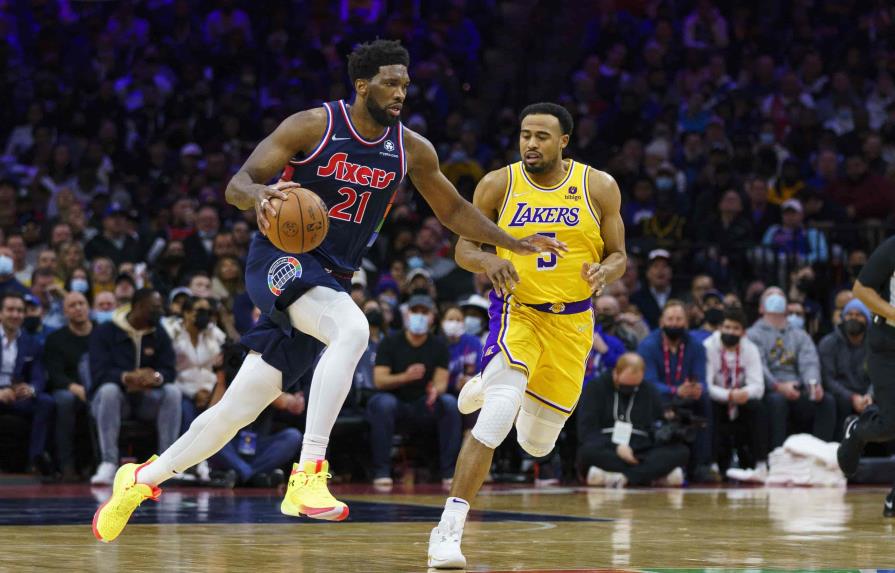 VÍDEO | Embiid anota 26; 76ers vencen a Lakers carentes de LeBron