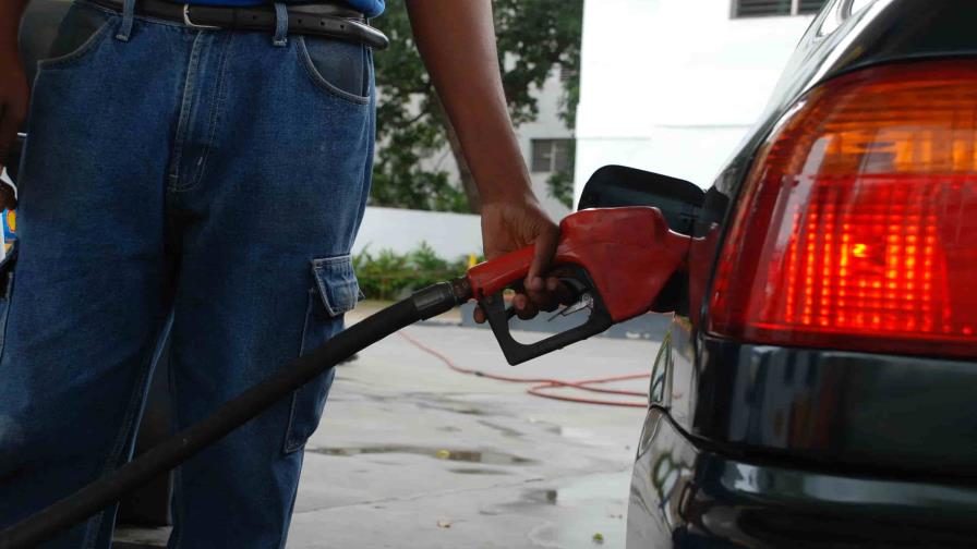 Gobierno congela el precio de todos los combustibles