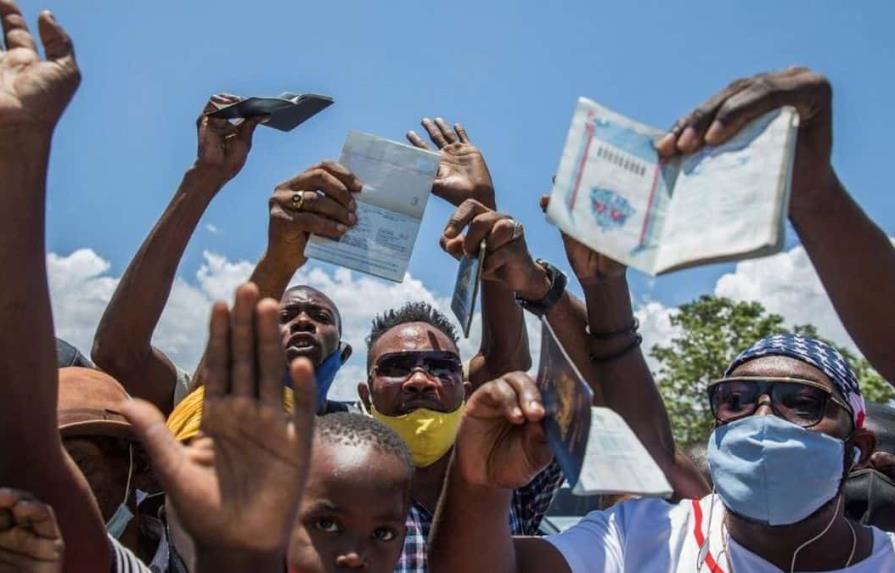 El 82.4 % de los haitianos quiere emigrar, según una encuesta