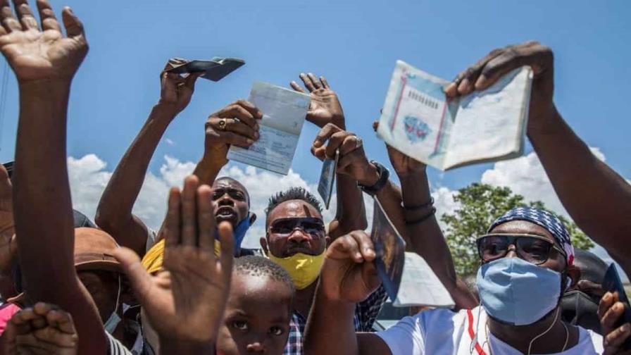 El 82.4 % de los haitianos quiere emigrar, según una encuesta El 82.4 % de los haitianos quiere emigrar, según una encuesta